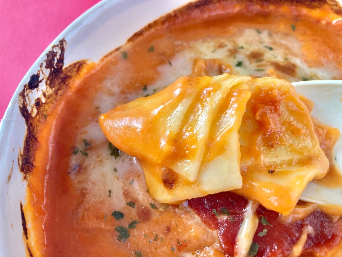 ソースのクオリティやボリューム感に大満足！【ファミマ】王道の味わいが楽しめる「トマトクリームラザニア」