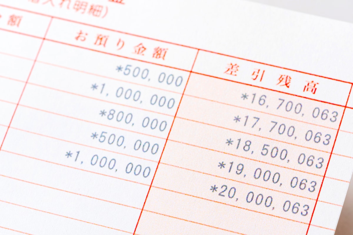 貯蓄2000万が「夫の隠し仕送り」で激変！ゴミ屋敷の畳下から1万円札の束、年金生活者が損する税金の罠
