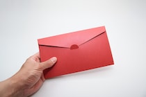 大企業内定の息子から「戦慄の報告」！年収800万を襲う“赤色封筒”と青木さやかの固定費63万の正体