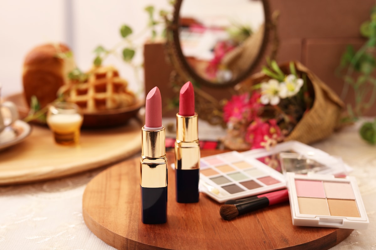 プロが斬る!高市早苗氏の「メイク激変」成功の秘訣と、11歳娘の100均神工作&SA駐車の意外な掟