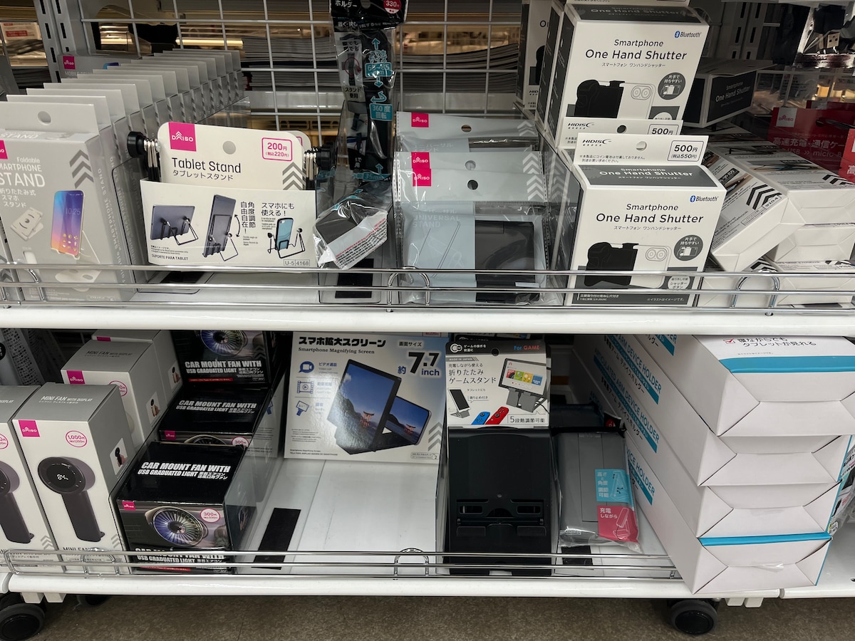 100均のタブレットスタンドが意外と便利!ダイソー・セリア・キャン★ドゥの売り場をチェック
