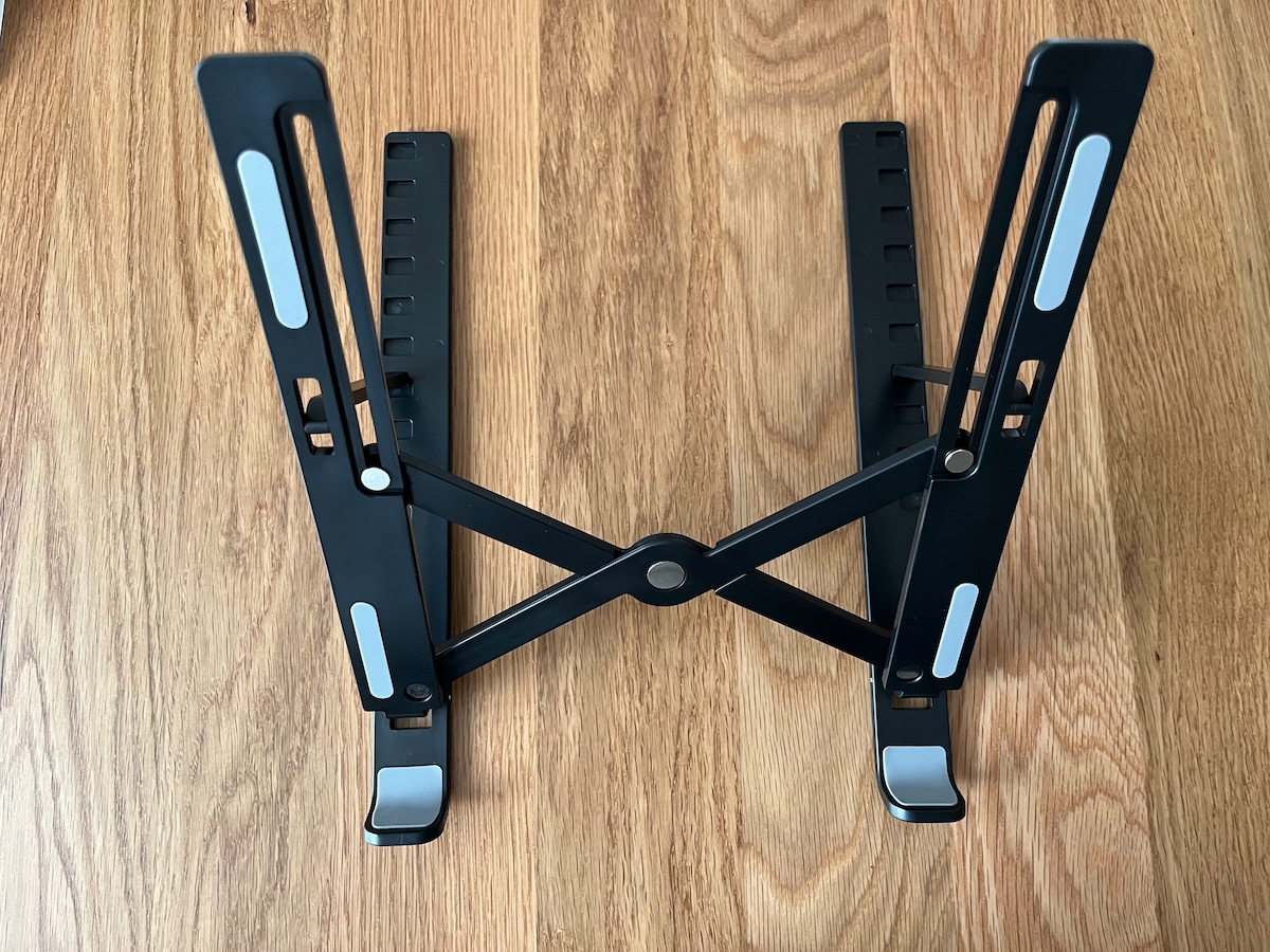 100均のタブレットスタンドが意外と便利!ダイソー・セリア・キャン★ドゥの売り場をチェック