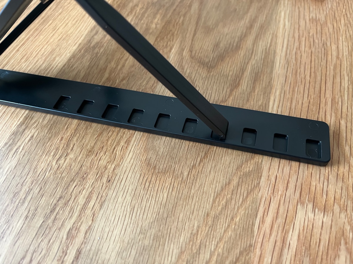 100均のタブレットスタンドが意外と便利!ダイソー・セリア・キャン★ドゥの売り場をチェック