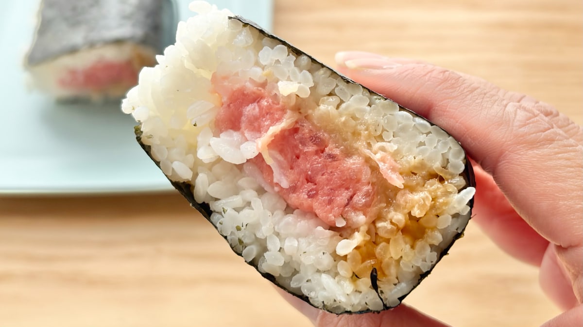 豪華おにぎり出たっ!【ローソン】にまるで“丼”のワンハンドグルメ