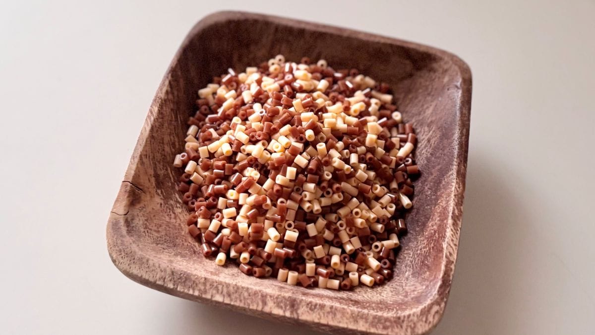 100均のアイロンビーズがすごい！コスパ最強で子どもが夢中に♡