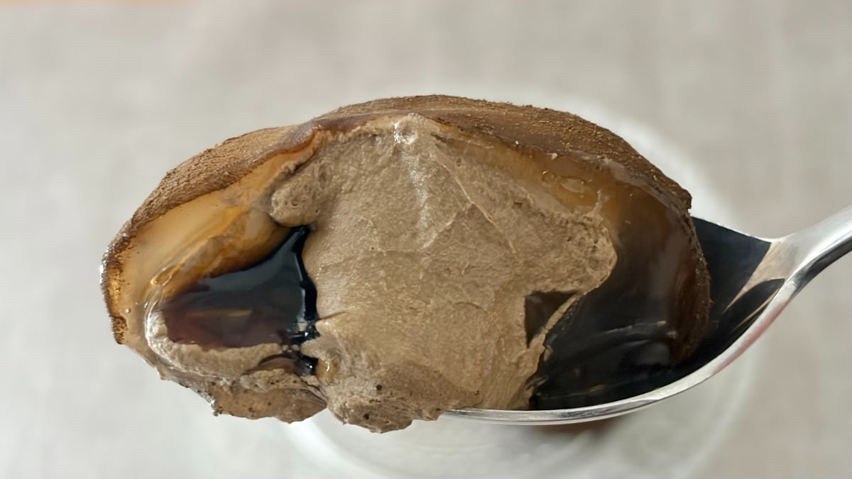 とろもち食感の中にほうじ茶の風味が広がる【セブン】の和菓子が美味です