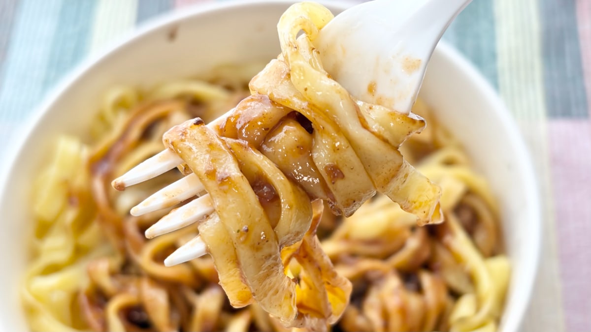 もちもち麺＆コク深い味に大満足【セブン】冷凍“じゃない”方の生パスタ