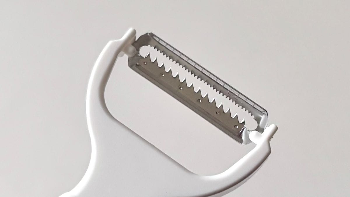 100均の千切りスライサー比較! まさかの結果に驚き…結局おすすめはどれ? 【ダイソー・セリア・キャンドゥ】