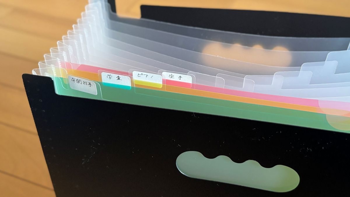 学校のプリント整理は100均にお任せ! 収納アイデアも盛りだくさん♪