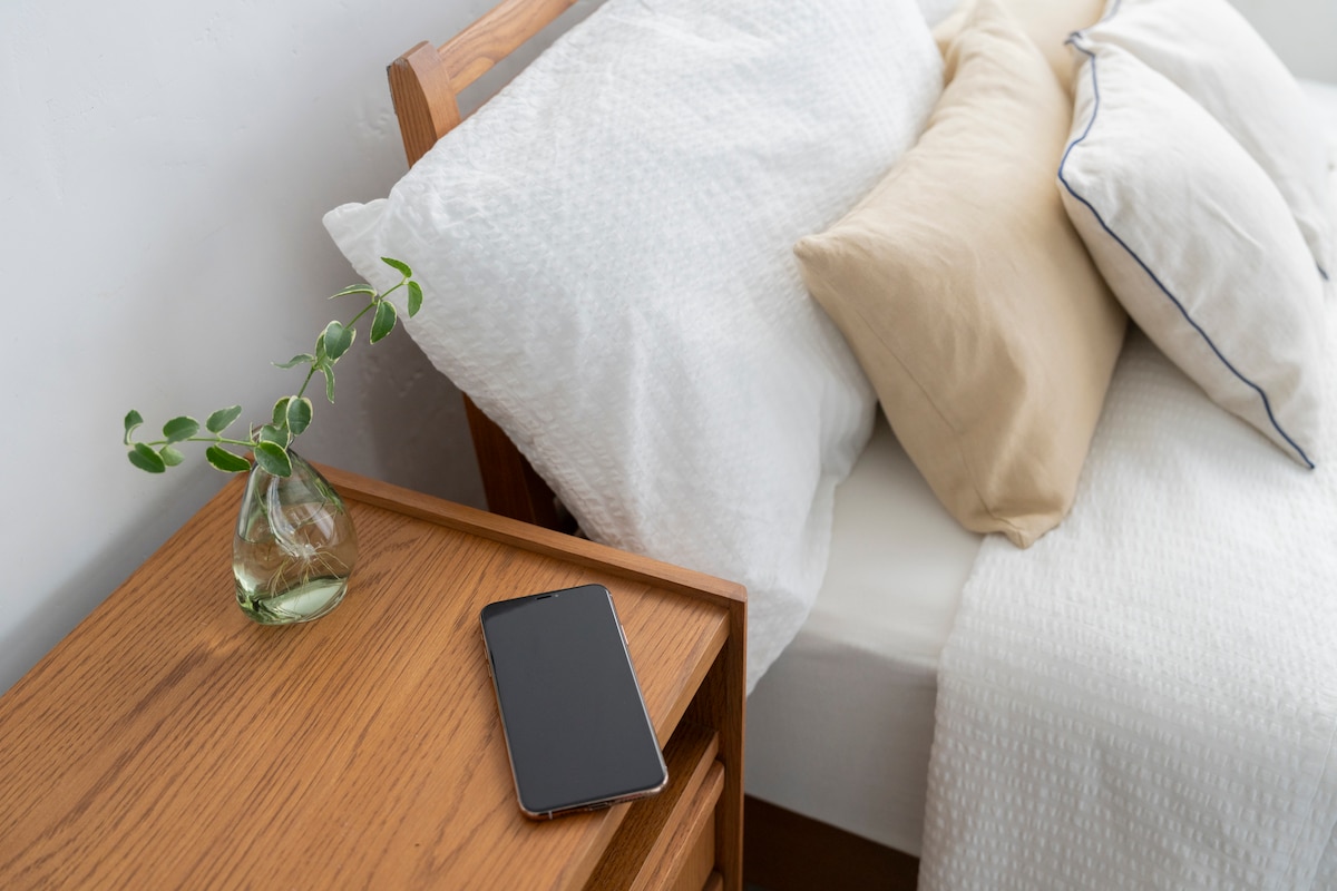 彼のLINE通知に親友の名前が……。そのほか「割り勘」友人や仲間外れ「主犯」の惨めな末路も