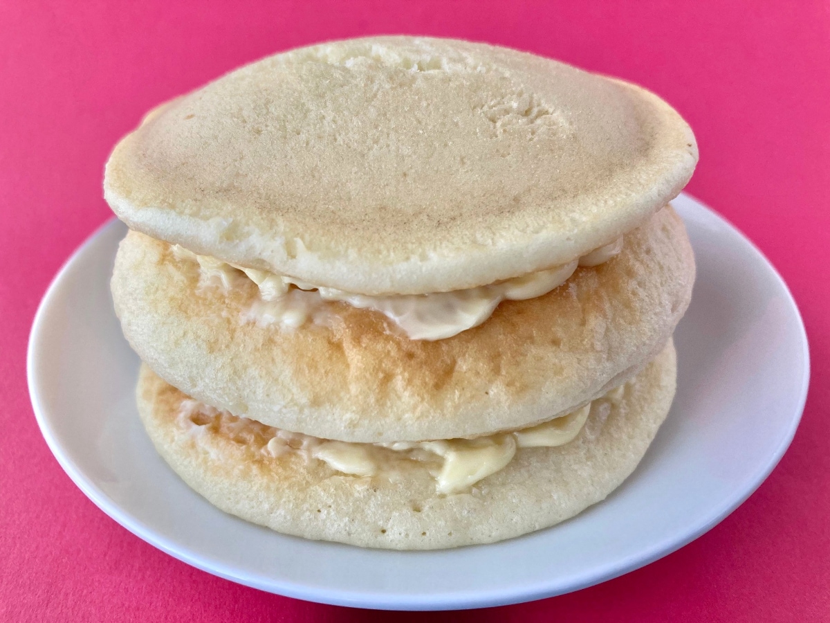 間違いない！ちょっぴり背徳感？【ローソン】「あんバター」をサンドしたふわもちパンケーキ