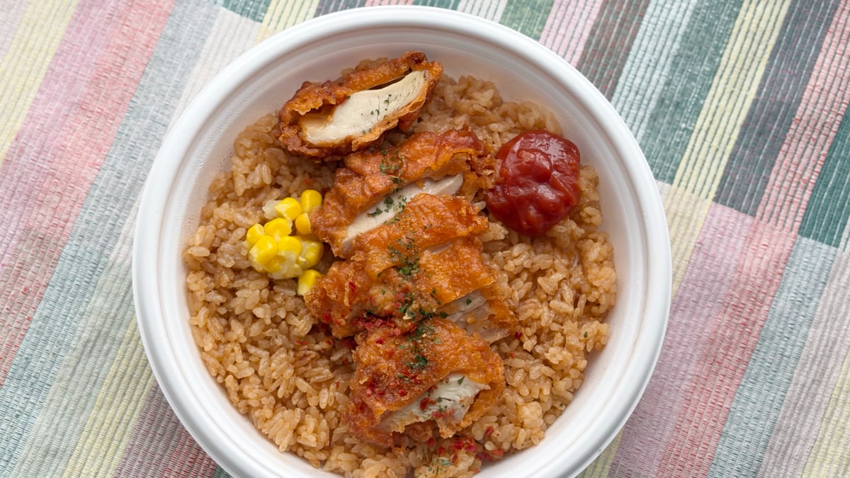 スパイシーさにハマる！【ファミマ】ランチにも夕飯にもなるガッツリ飯