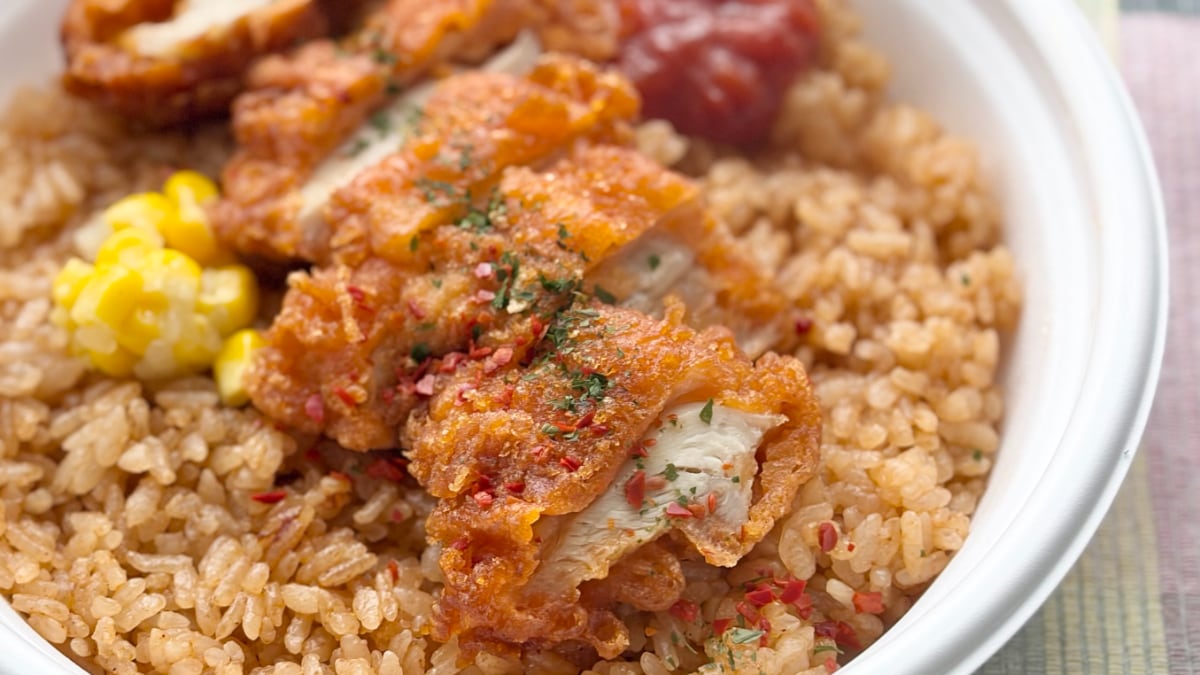 スパイシーさにハマる！【ファミマ】ランチにも夕飯にもなるガッツリ飯