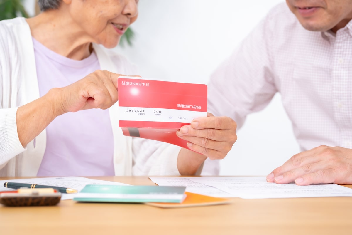 年金42万のはずが「通帳を見て絶句」のワケ！年収400万のリアルと独居父が遺した“ドイツへの督促状”