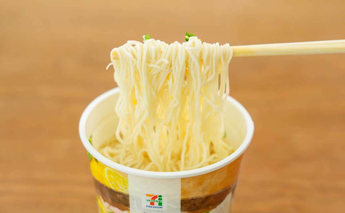 「箱買いしたい」「バカ美味い」【セブン】新作カップ麺は出汁が最高