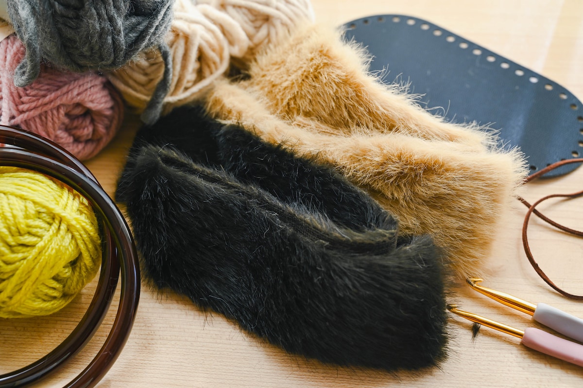 捨てるはずの「ボロボロ椅子」&子供が着ない服を劇的リメイク♡ 陣痛中にゲーム三昧だった夫に友人が喝!