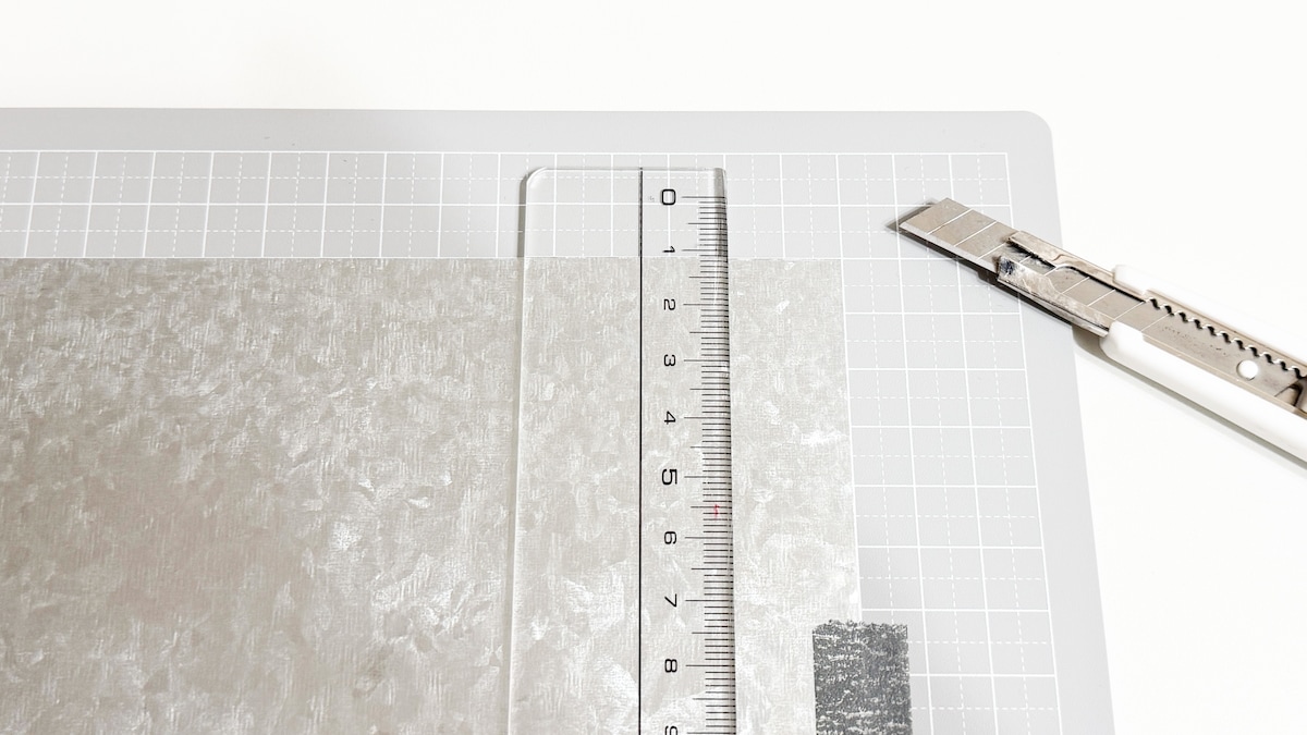 【100均】スチールプレートでDIYが楽しくなる♪カットできるかも検証