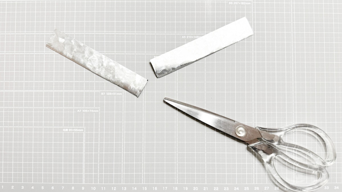 【100均】スチールプレートでDIYが楽しくなる♪カットできるかも検証