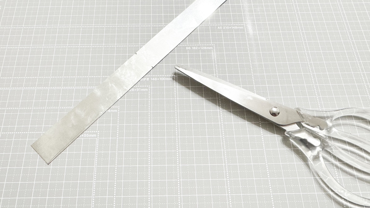 【100均】スチールプレートでDIYが楽しくなる♪カットできるかも検証