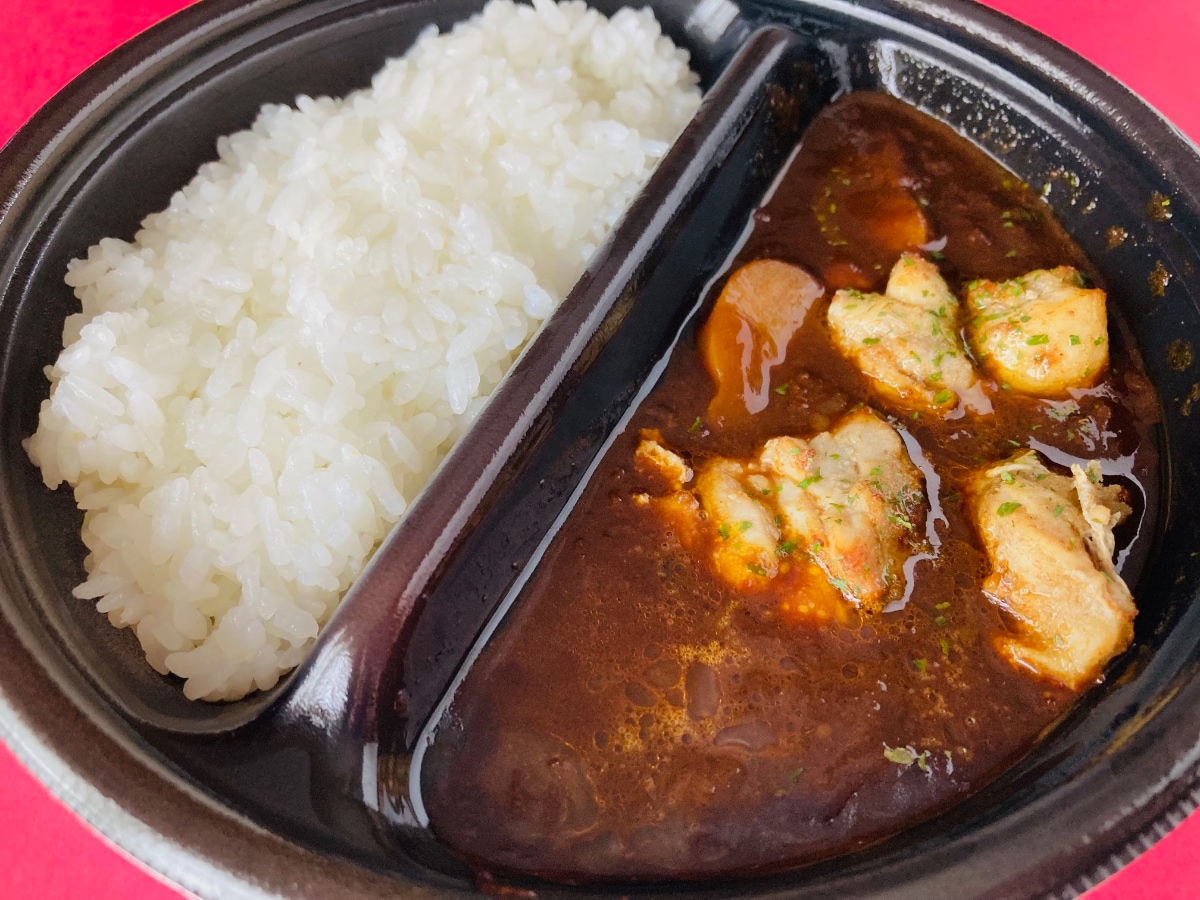 スパイシーで野菜の旨味もしっかり！ゴロゴロ具材も嬉しい！【セブン】銀座デリー監修のチキンコルマカレー