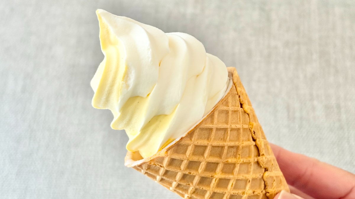 2色のアイスが好バランス!【ファミマ限定】あの人気店のスイーツを再現