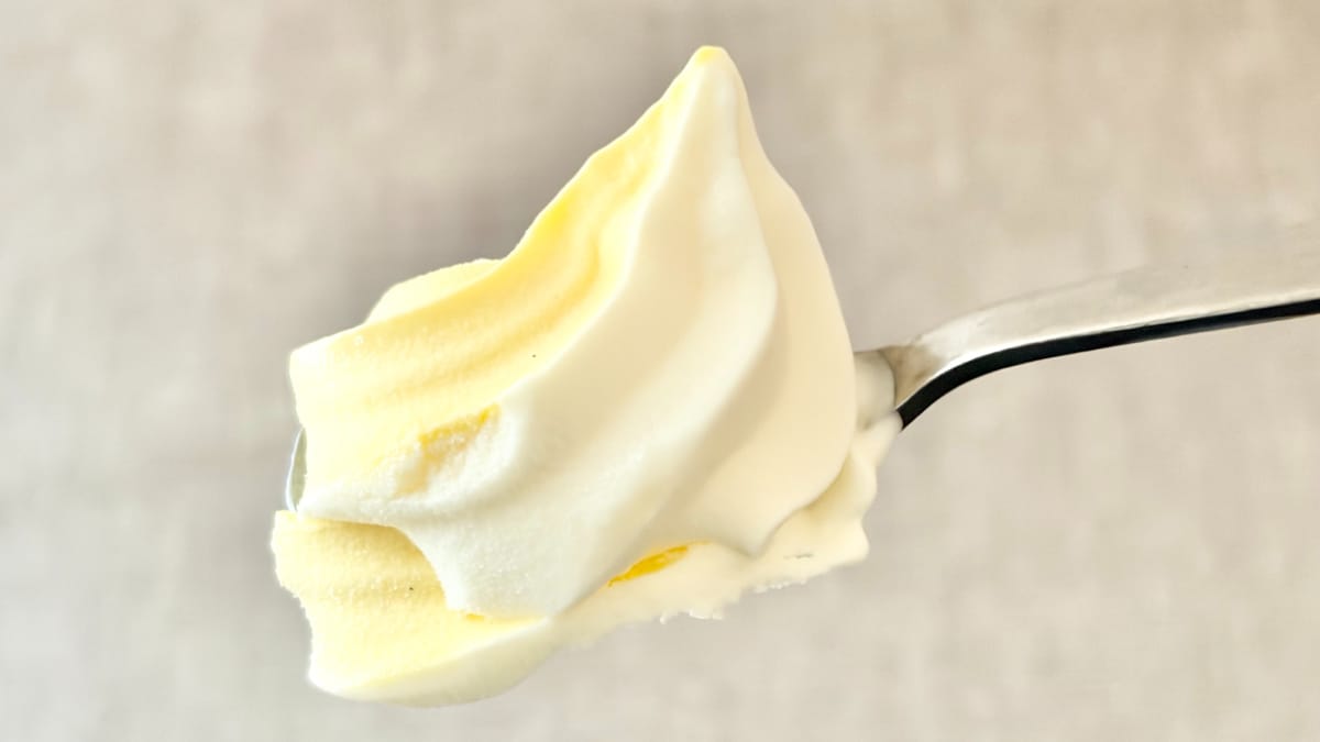 2色のアイスが好バランス!【ファミマ限定】あの人気店のスイーツを再現