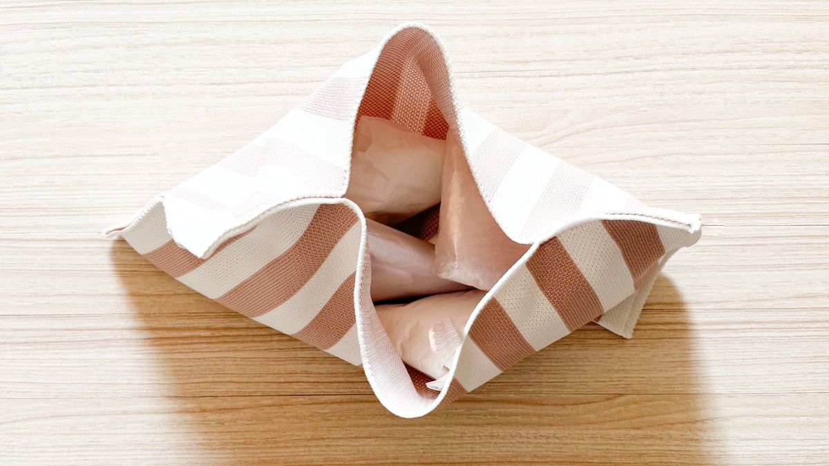 【100均】レジ袋・ポリ袋収納おすすめ8選！たたまなくてOKなものも紹介