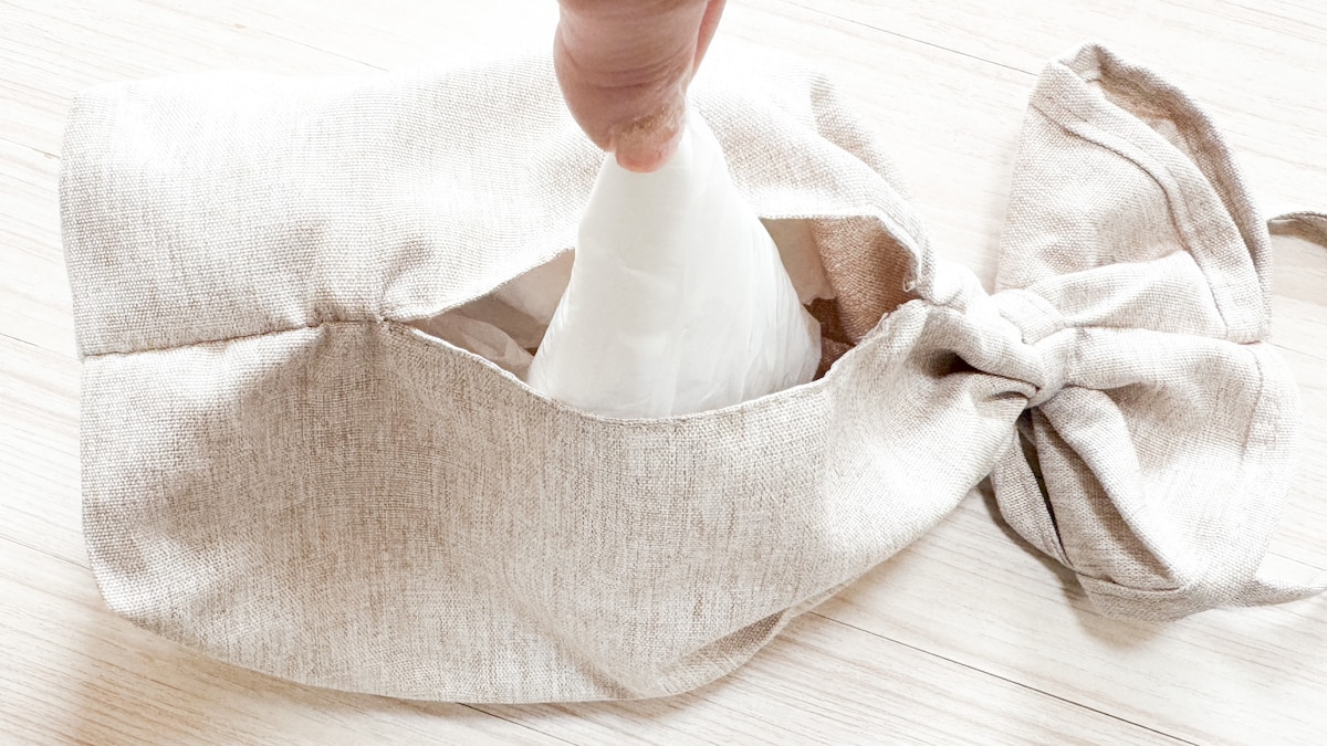 【100均】レジ袋・ポリ袋収納おすすめ8選！たたまなくてOKなものも紹介