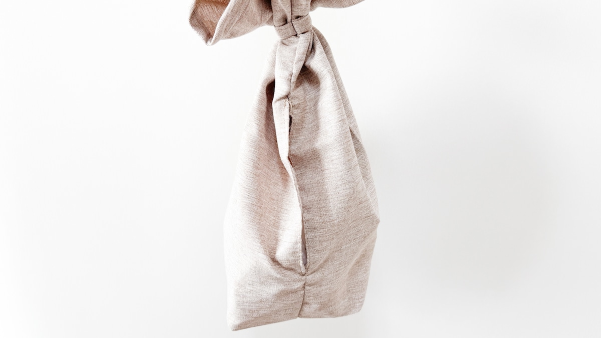 【100均】レジ袋・ポリ袋収納おすすめ8選！たたまなくてOKなものも紹介