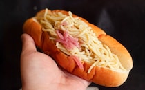 【ファミマ】麺がぎっちぎちで大ボリュームの『焼きそばパン』が登場！