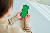 LINEの送信予約でママの連絡忘れを防ぐ！iPhoneでのやり方と注意点