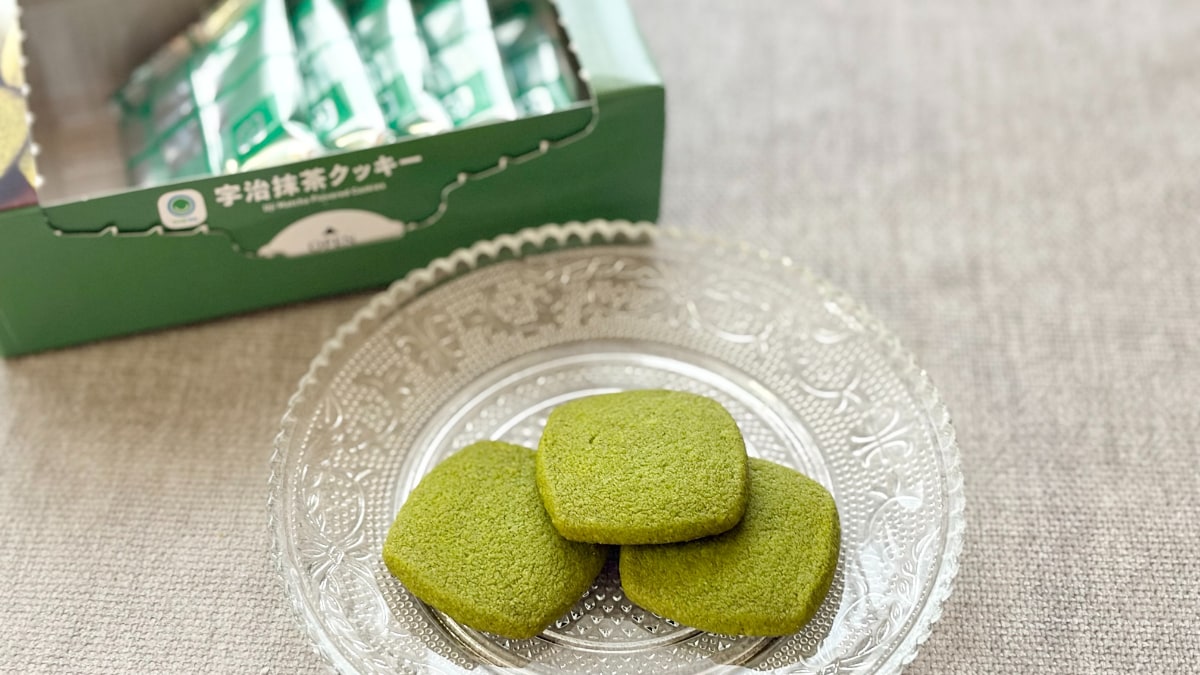 抹茶ならではの渋みとほろ苦さが贅沢!【ファミマ】のサクサククッキー