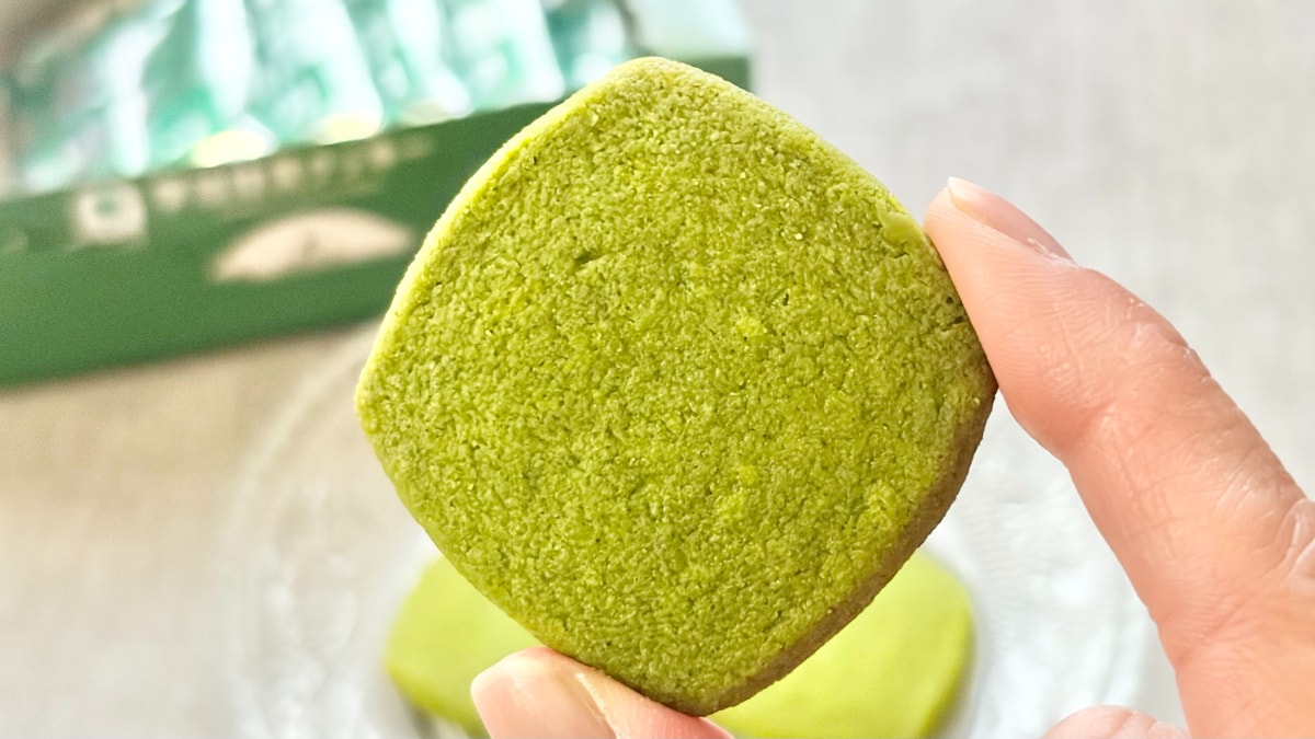 抹茶ならではの渋みとほろ苦さが贅沢!【ファミマ】のサクサククッキー
