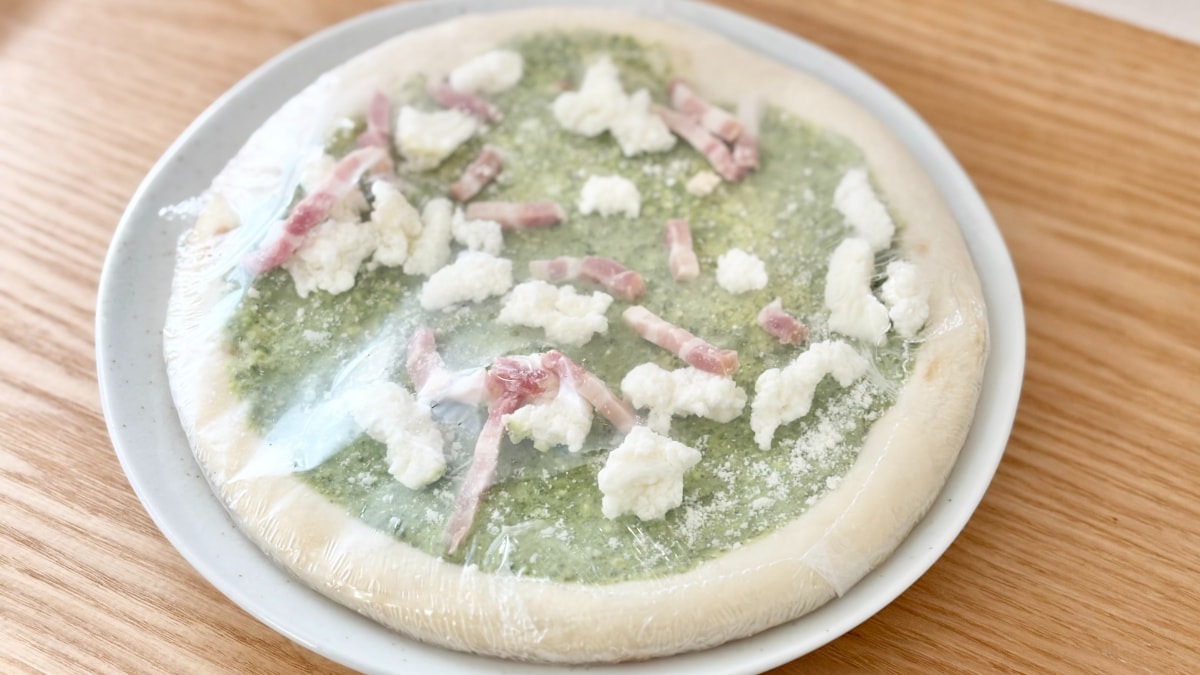 バジルが香る本格派!【ローソン】の冷凍ピザは600円超えの価値アリ