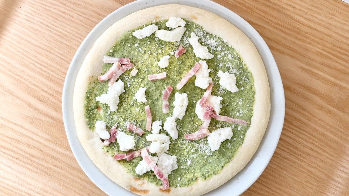 バジルが香る本格派!【ローソン】の冷凍ピザは600円超えの価値アリ