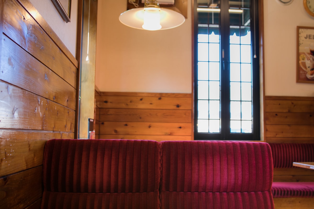 コメダの“ソファ柄”バッグに熱視線！妊婦を罵倒する男を撃退した「乗客の反撃」と心に染みる山梨の旅