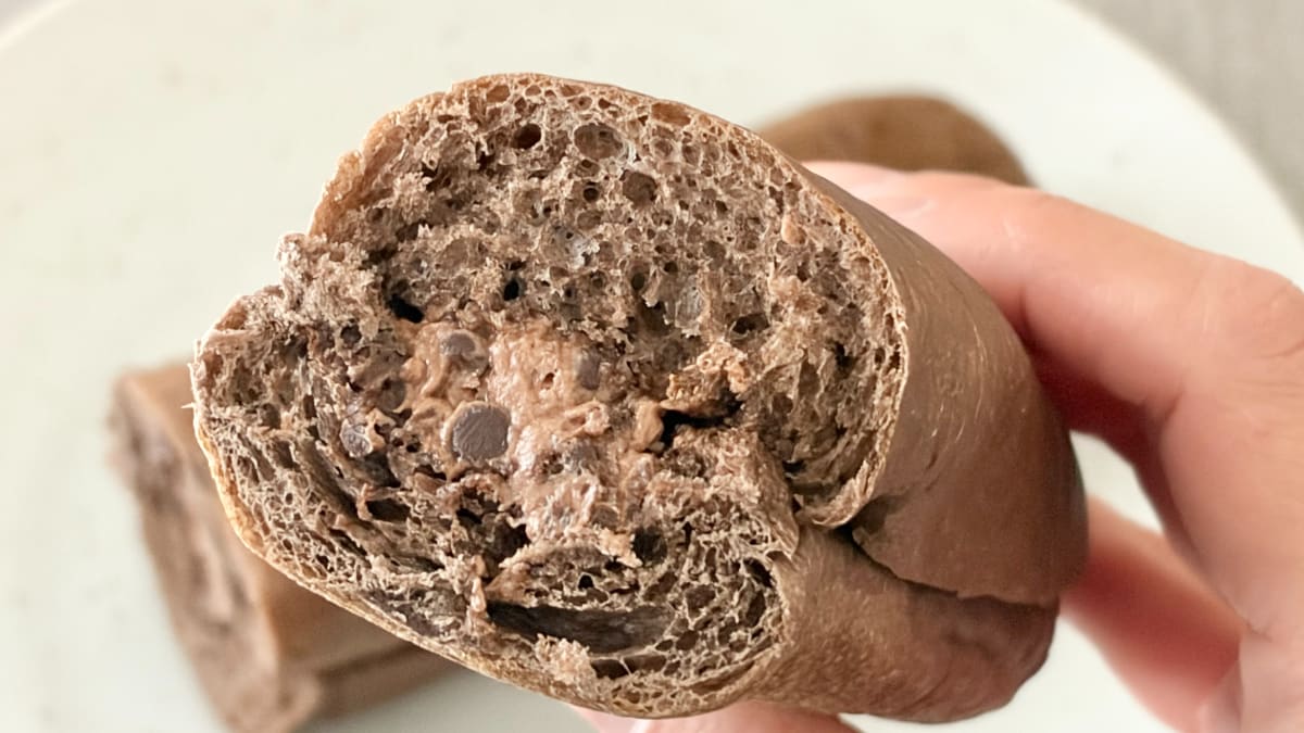 チョコ好きは絶対食べて!【ローソン】想像以上にチョコ尽くしの新作パン
