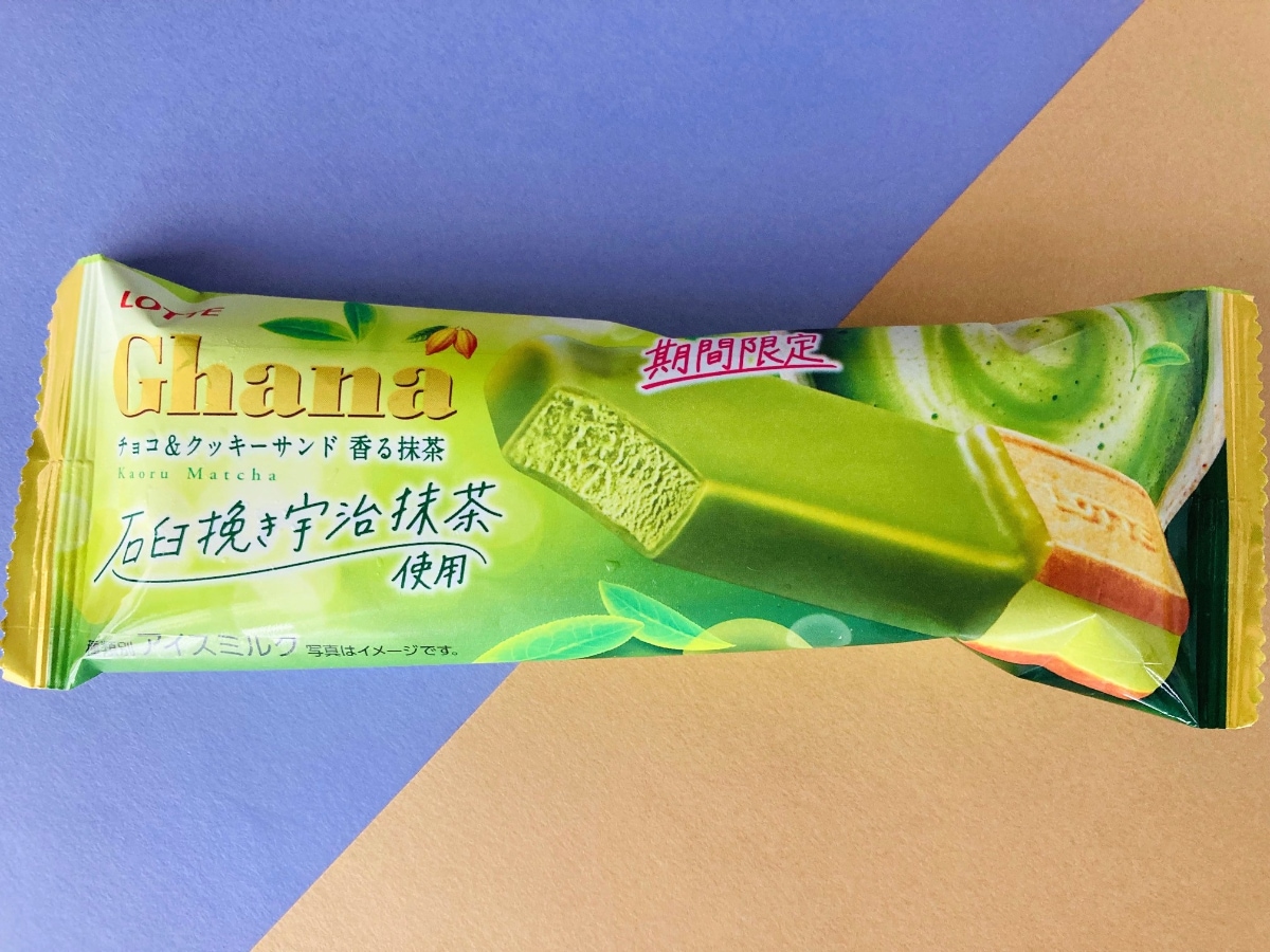 「すごく美味しかった！」「クッキーの塩味が好印象！」【セブン】「ガーナチョコクッキーサンド 抹茶」