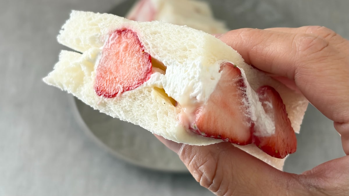 もはや「フルーツパーラー」の味？【セブン】期間限定サンドイッチが贅沢