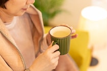 義母の「風呂上がりは白湯」提案に嫁が絶句！マウント保育士の非道を暴いた「息子の涙」と園長の鉄槌