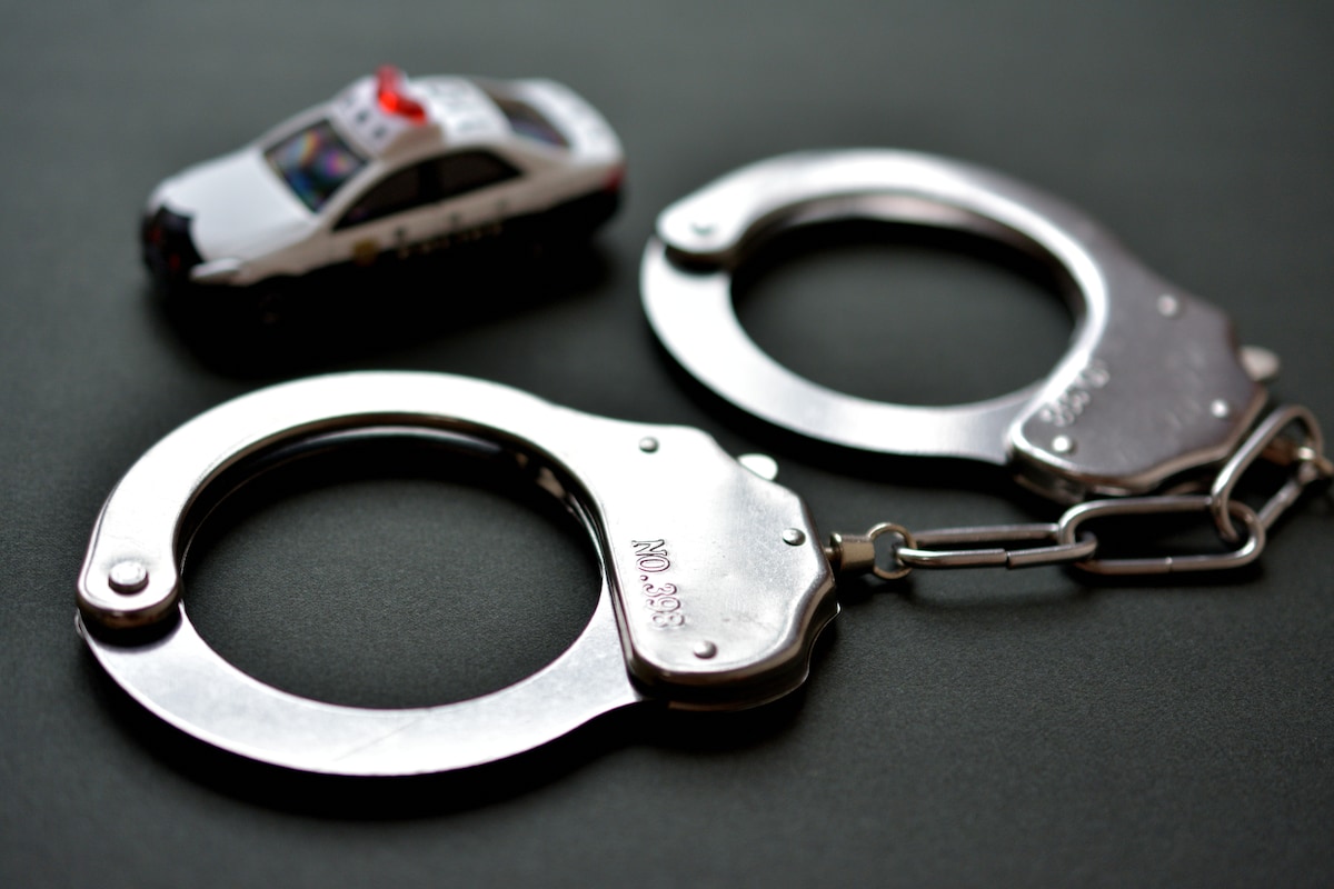 知人男性に暴行で女性教師逮捕！！そのほか広瀬アリスが語る妹・すずとの姉妹関係も