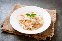 新玉ねぎを「丸ごと」レンジで5分！ツナチーズの至高の食べ方＆エビの濃厚クリームリゾット