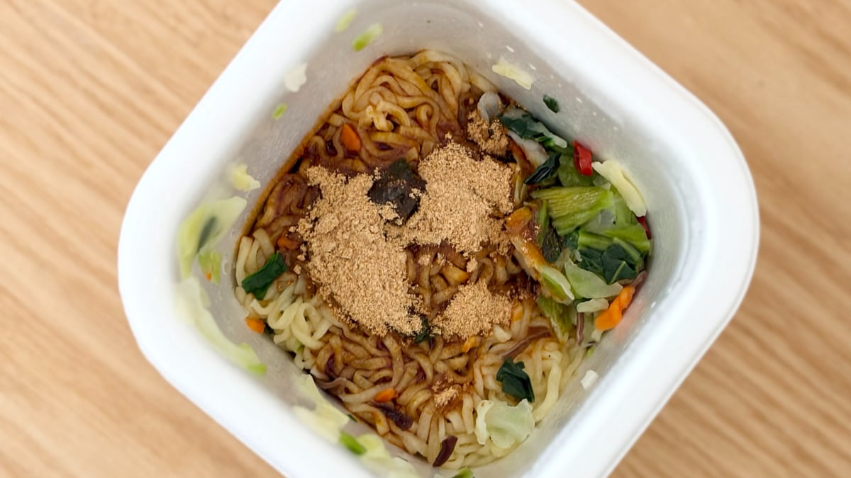 ファミリーマート,麻辣湯好きに朗報です　汁なしまぜそば　麻辣湯味