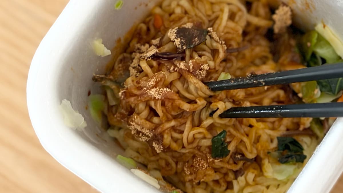 ファミリーマート,麻辣湯好きに朗報です　汁なしまぜそば　麻辣湯味