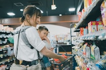 手術直前に出張！？約束を無視した夫の悲劇。子連れ買い物中、突如怒鳴られ…中高生に贈るワコールの革新ブラ