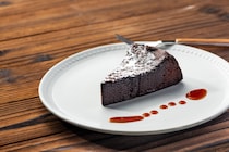 「酢キャベツ」で体をギュッとしぼる！材料2つの爆速ガトーショコラと甘みが溶け出す焼き新玉スープ