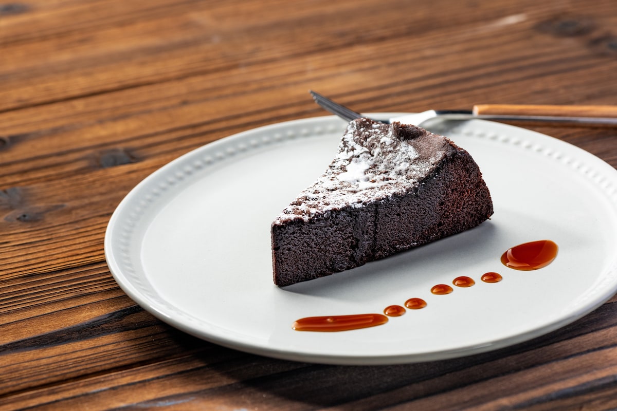 「酢キャベツ」で体をギュッとしぼる!材料2つの爆速ガトーショコラと甘みが溶け出す焼き新玉スープ