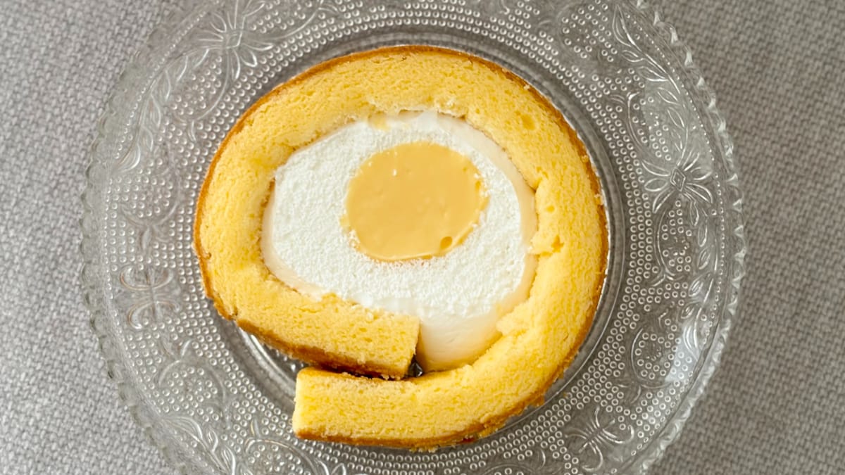 この口どけが幸せ。【ローソン】の新作ロールケーキがリピしたくなる味