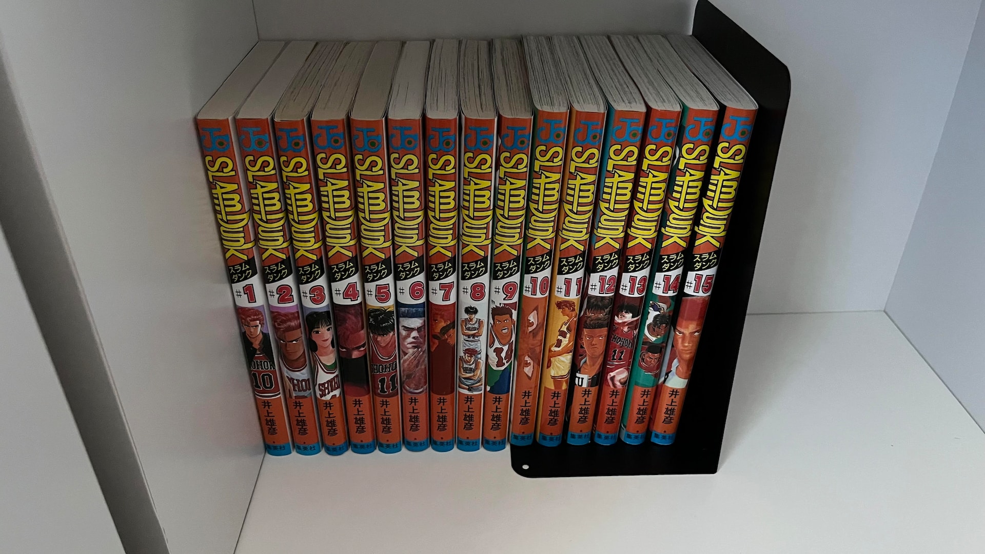 本棚整理   一冊100円～350 100均で本棚整理グッズを買って試してみた！【ダイソー・セリア