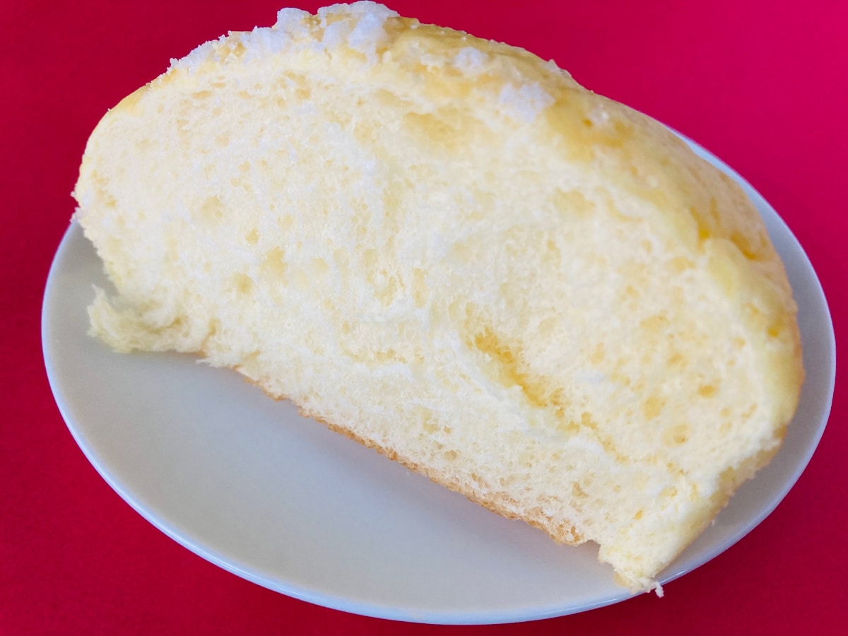 「かなり美味しい!!」「食感もいい!!」【セブン】「バターで仕込んだふんわりメロンパン」